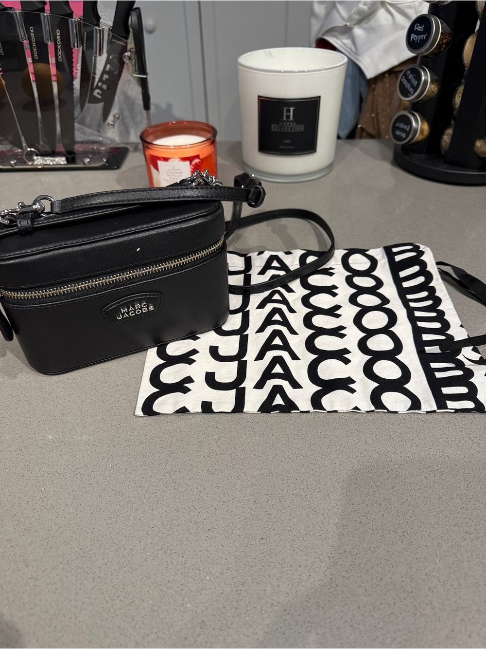 Marc Jacobs Black Leather Crossbody purse Bag - Picture 2 of 3